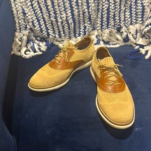 These versatile dress shoes provide the perfect balance of style and comfort!